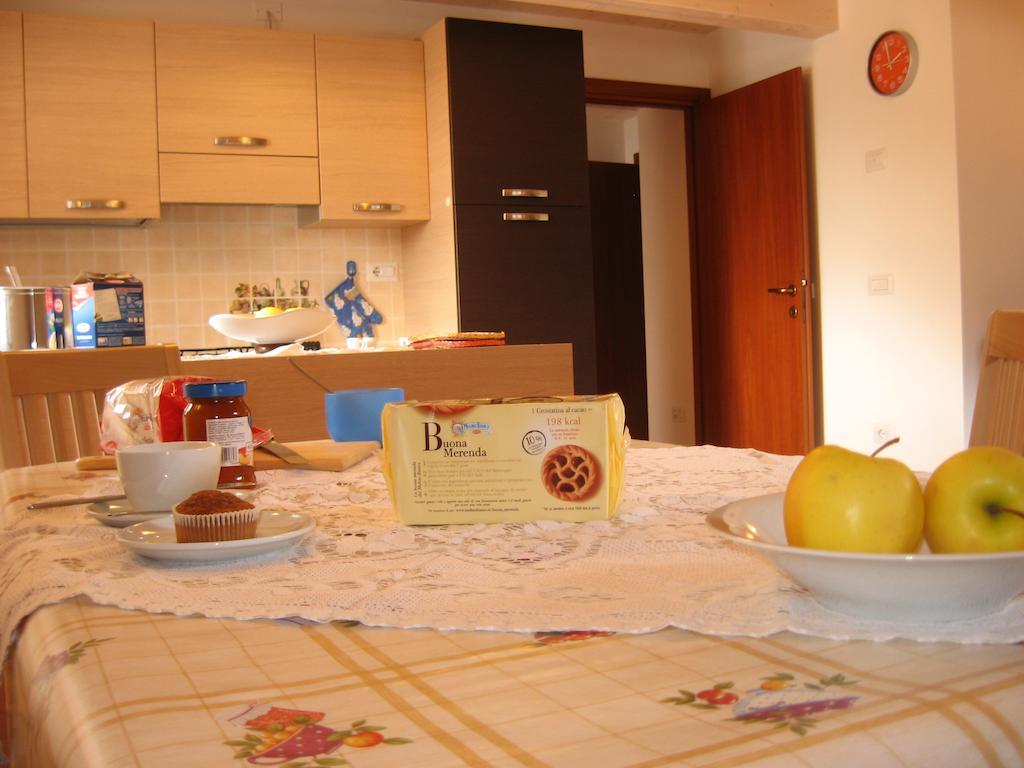 Casa Rondine Lägenhet Molveno Rum bild